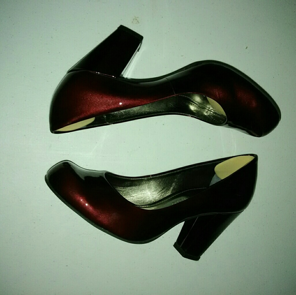 Shoes - Picture 2 of 4